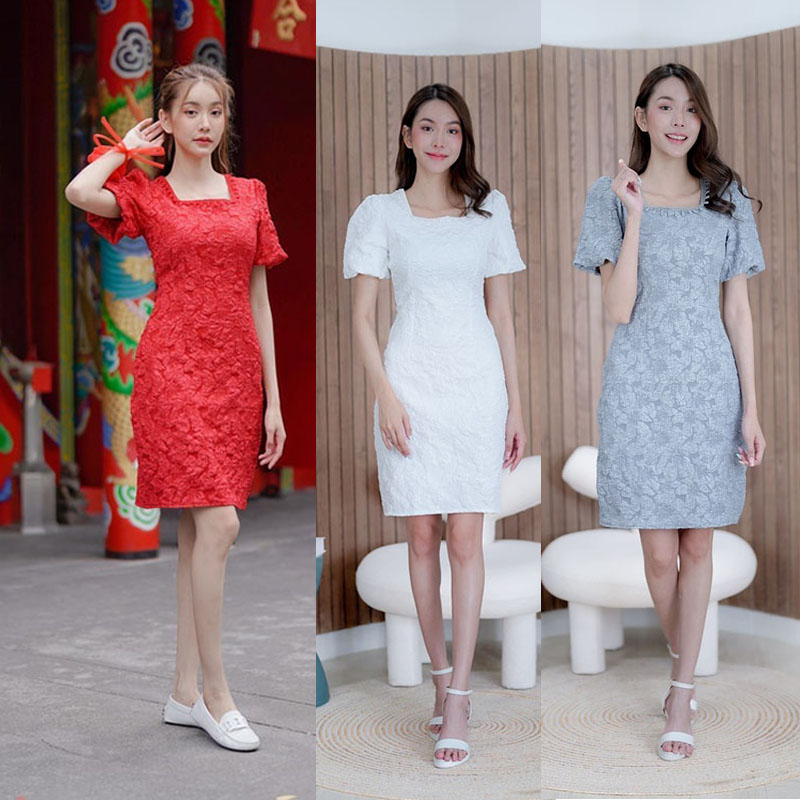 kudapy เดรสสั้นสีแดง/สีขาว/สีฟ้า ผ้าทอลายนูนคอเหลี่ยม ใส่ออกงาน ใส่ทำงาน ชุดดกี่เพา