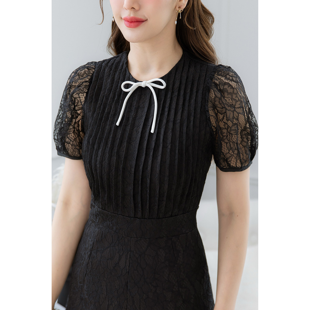 kudapy เดรสลูกไม้อกตีเกล็ดตั้ง สวยมีเลเยอร์ ลูกไม้อัดกาวอยู่ทรงสวย มีดีเทลแต่งโบวเล็กๆน่ารัก