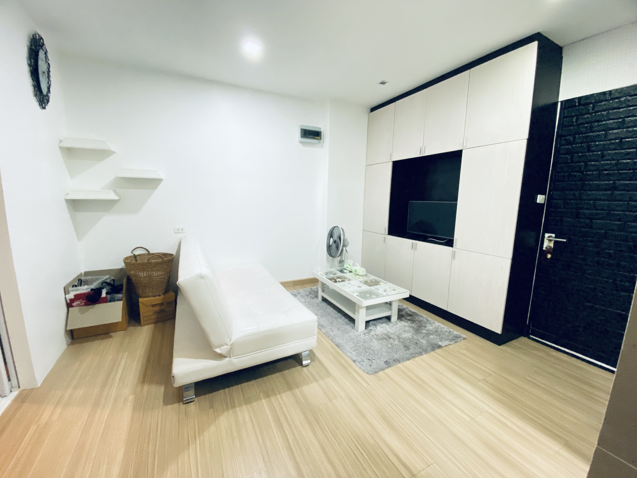 ให้เช่าห้องแบบ 1ห้องนอน 1ห้องน้ำ โซนพื้นที่ MRT ลาดพร้าว 101 คอนโด Happy Condo Ladprao 101 (แฮปปี้ คอนโด ลาดพร้าว 101) Low Rise ขนาดห้อง 36 ตรม. ชั้น 3 ตึก E