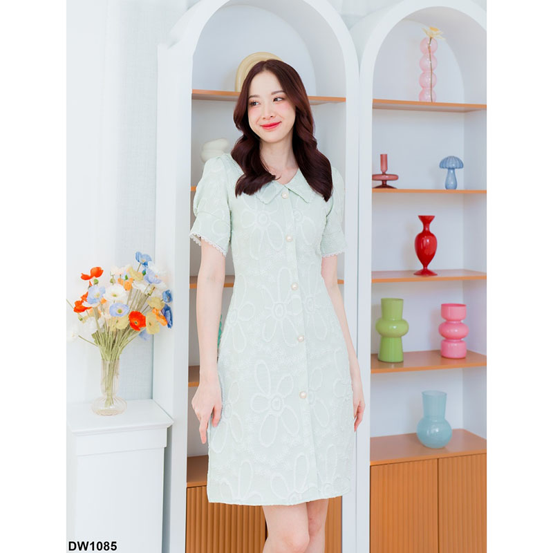 kudapy เดรสสั้นสีชมพู/สีเขียว ผ้าแจ๊คการ์ดคอปก ผ้าลายดอกไม้ สวยดูดีน่ารัก กระดุมผ้าหน้า
