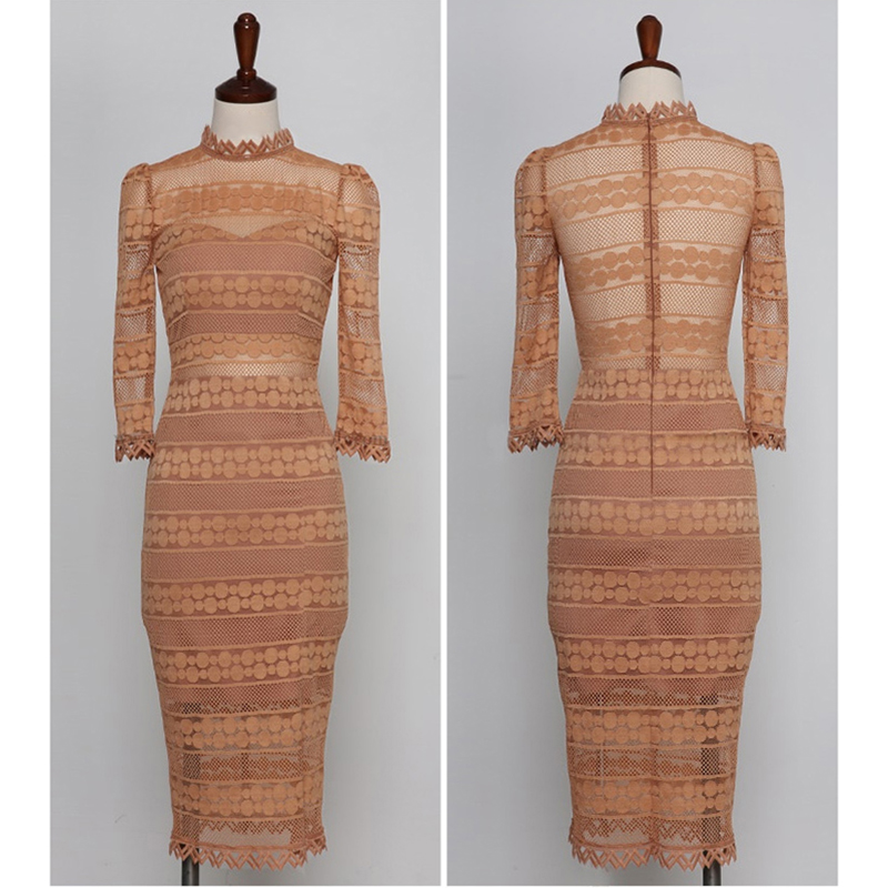 kudapy เดรสสั้นผ้าลูกไม้สีครีมน้ำตาลตามภาพ แขนยาว คอตั้งซิบหลังอย่าดี