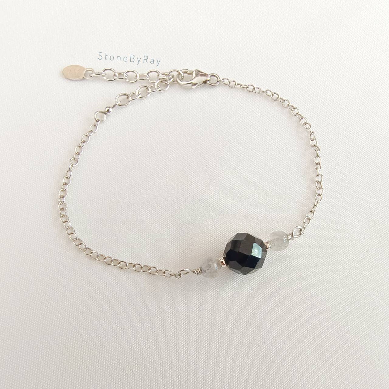 สร้อยข้อมือเงินหินนิลเจียรเหลี่ยม Black Spinel