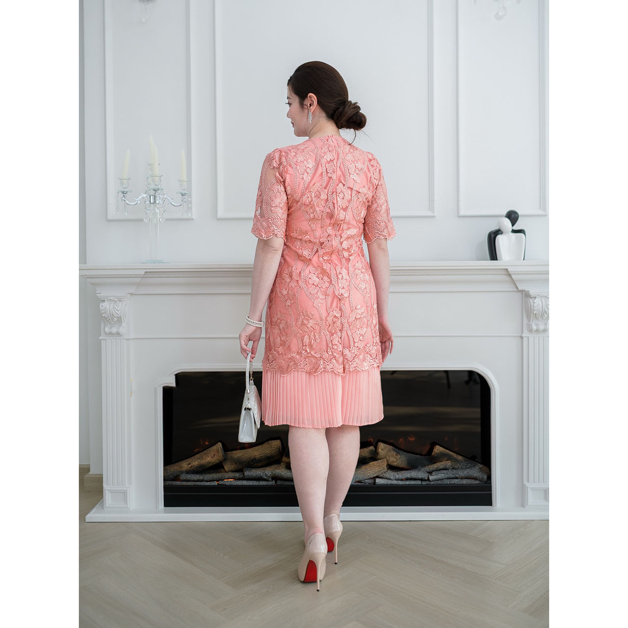 kudapy เดรสลูกไม้เงาแต่งเลื่อมทั้งชุด สวยหวานและดูหรูหรา