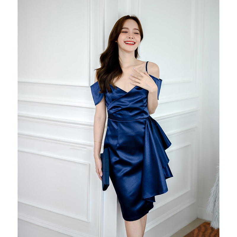 kudapy เดรสสั้นสีชมพูกลีบบัว/สีกรม/สีทองอมชมพู ช่วงอกเป็นอกป้าย จับจีบเดรป เซ็กซี่เล็กๆ แขนเป็นสายเดี่ยวมีผ้าปิดต้นแขน ช่วยพรางต้นแขนได้