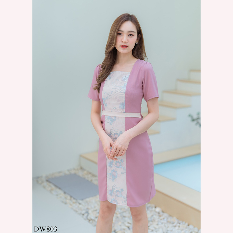 kudapy เดรสสั้นทูโทนคอเหลี่ยมแขนสั้นสีชมพู/สีฟ้า/สีกรม คอเหลี่ยมเสื้อและกระโปรงลายดอกด้านหน้า