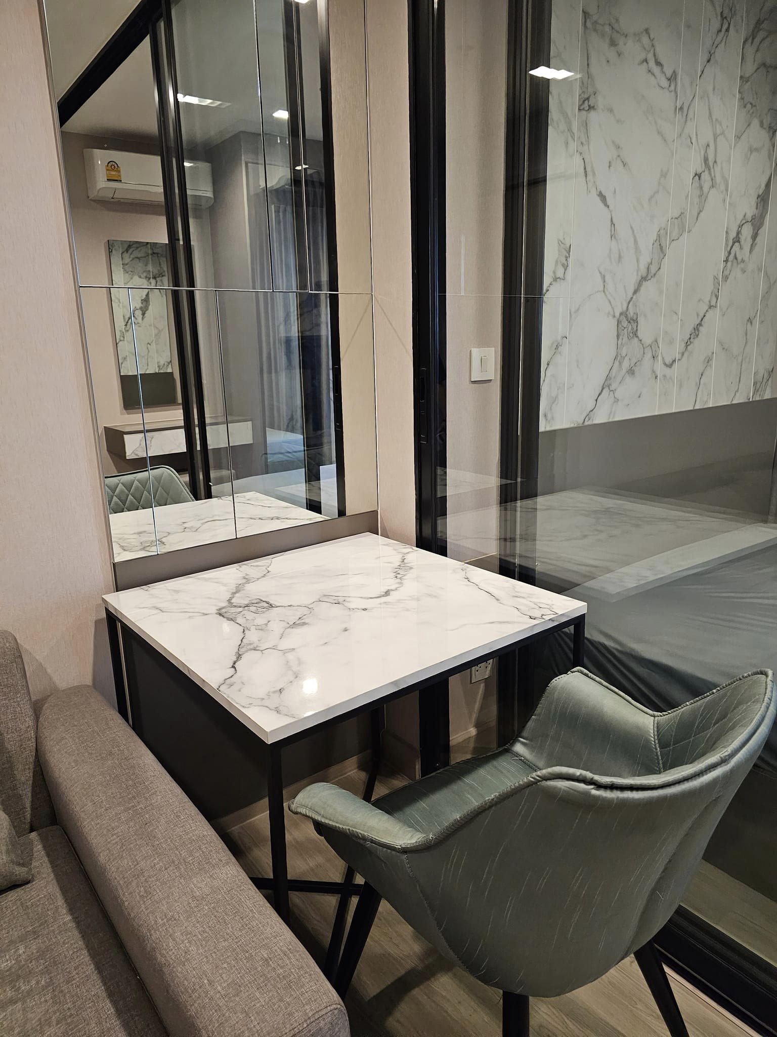 ให้เช่าคอนโด The Politan Rive (เดอะ โพลิแทน รีฟ)