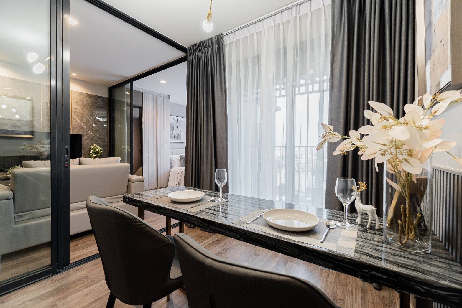 ให้เช่า (ไลฟ์ ลาดพร้าว แวลลีย์) High Rise โซนพื้นที่ BTS ห้าแยกลาดพร้าว ห้องแบบ 1ห้องนอน 1ห้องอเนกประสงค์ 1ห้องน้ำ