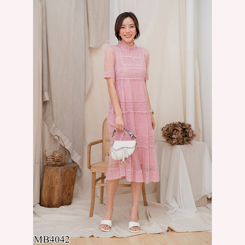 kudapy เดรสยาวสีแดง/สีกรม/สีชมพู/สีขาว ลูกไม้ตาข่ายสีสด ใส่สบายสวยดูดี