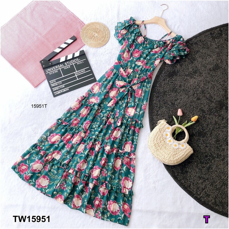 kudapy แม็กซี่เดรสสีขาว ดำ เขียว เทา สายเดี่ยวเว้าไหล่ แขนระบายชั้น ผ้าชีฟองลายดอกไม้ มีซับใน เนื้อผ้าทิ้งตัวสวย