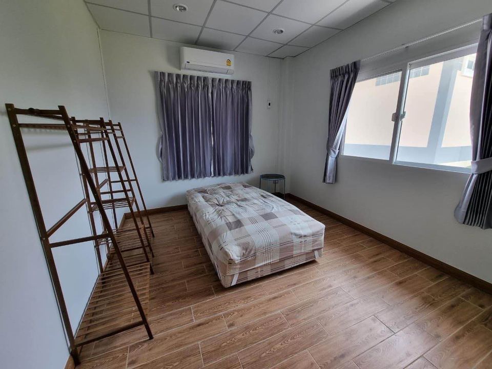 ปล่อยเช่าบ้านเดี่ยว มณีรินทร์ รัตนาธิเบศร์ ไทรม้า - 3ห้องนอน 3ห้องน้ำ (ไม่รวมห้องแม่บ้านและห้องน้ำต่างหาก) - ห้องรับแขก 1 ห้องใหญ่ 2ห้องเล็ก ห้องครัวพร้อมใช้งาน - ใกล้ MRT ไทรม้า