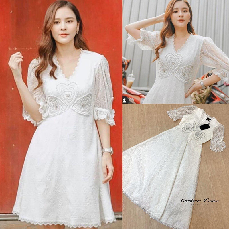 kudapy เดรสสั้นออกงานสีขาว คอกวีแขนสั้นผ้าลูกไม้แขนตุ๊กตา ปักรูปหัวใจกลางอกดูดีสวยมากๆ