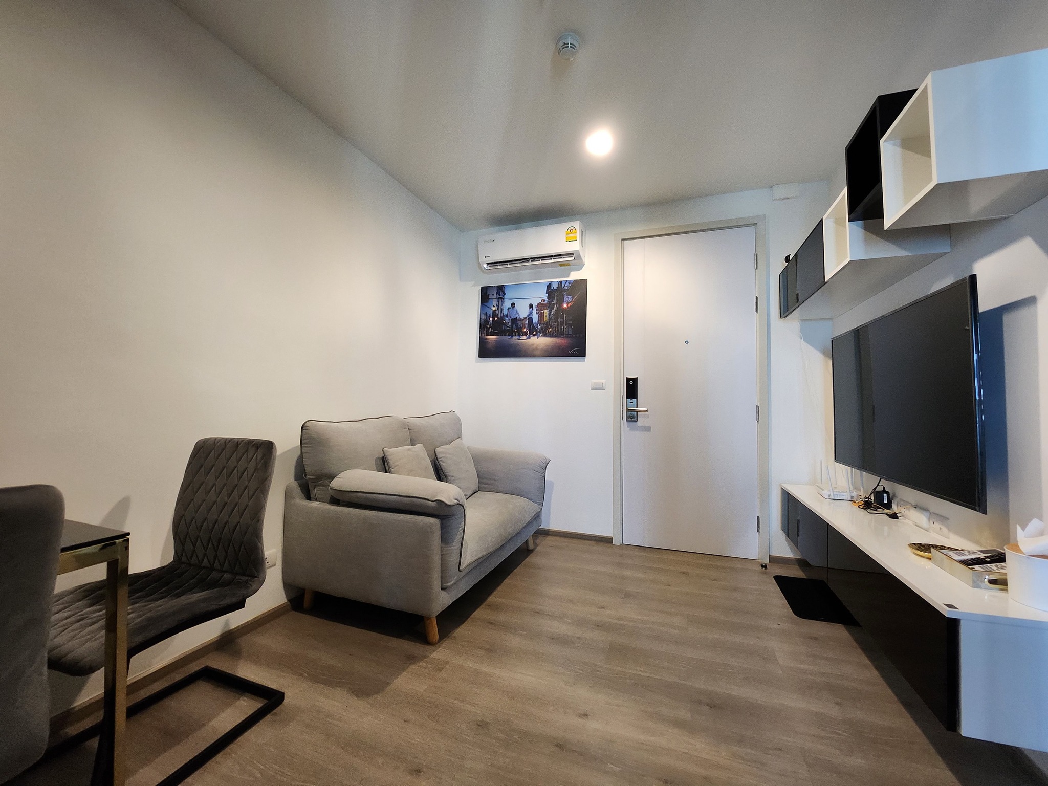 ห้องสวยๆมาแล้ว The Base Phetkasem (เดอะ เบส เพชรเกษม) ให้เช่าห้องน่าอยู่เฟอร์ครบ สอบถามแอด Line ID : Smile-easy