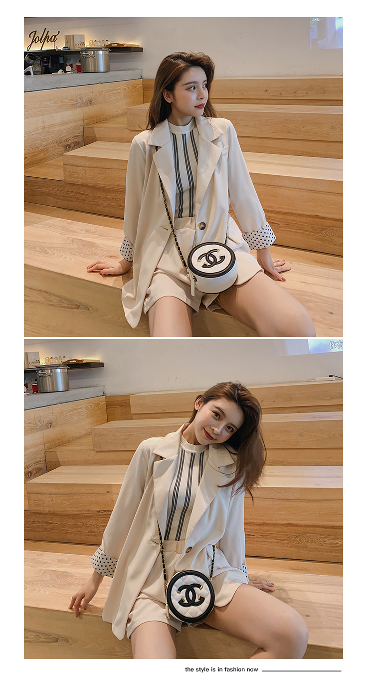 ชุดเซ็ทเสื้อสูทและกางเกงขาสั้นสีครีม ผ้าโพลีเอสเตอร์ผสม เนื้อนิ่ม