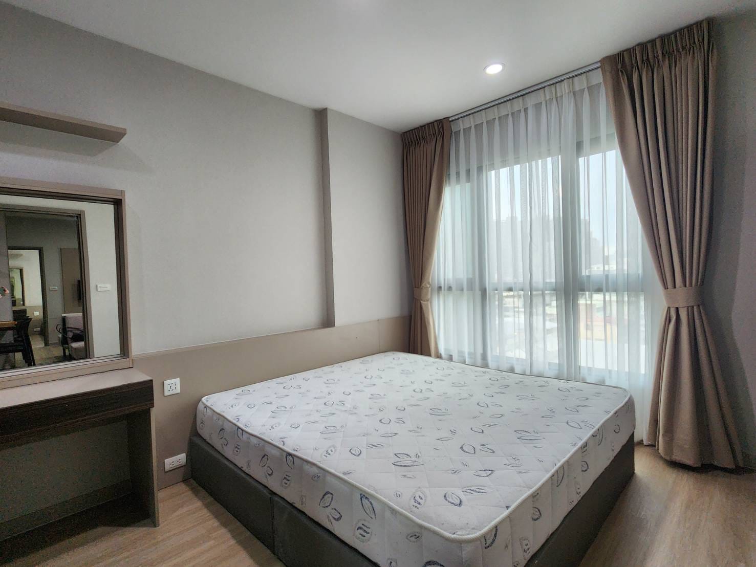 สนใจชมห้องติดต่อได้เลย Line ID: Smile-easy ปล่อยเช่าคอนโด TEAL Sathorn - Taksin (ทีล สาทร - ตากสิน) - 1ห้องนอน 1ห้องน้ำ 1ห้องนั่งเล่น - ใกล้ BTS วงเวียนใหญ่ - ขนาดห้อง 35 ตรม. ชั้น 10