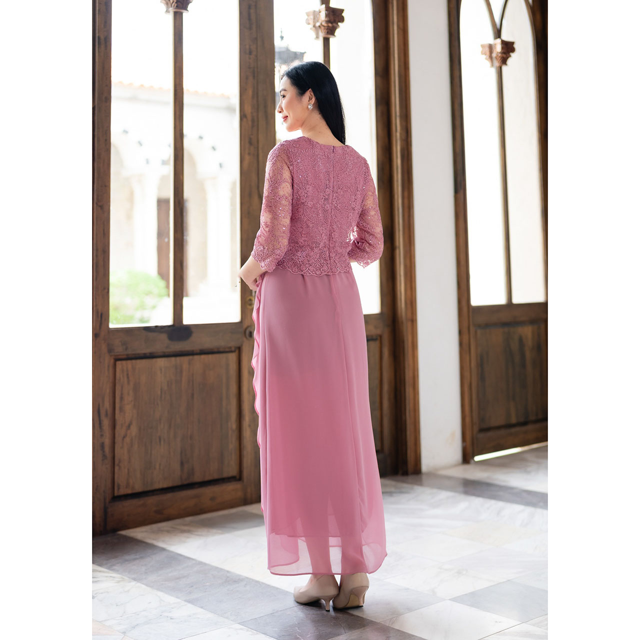 kudapy เดรสยาวสีชมพู/สีครีม/สีชมพูกะปิ เดรสออกงานตัวเสื้อลูกไม้ใยบวบทอแน่น ลูกไม้ปักเลื่อม ตัวกระโปรงจับจีบเป็นผ้าชีฟอง2ชั้น