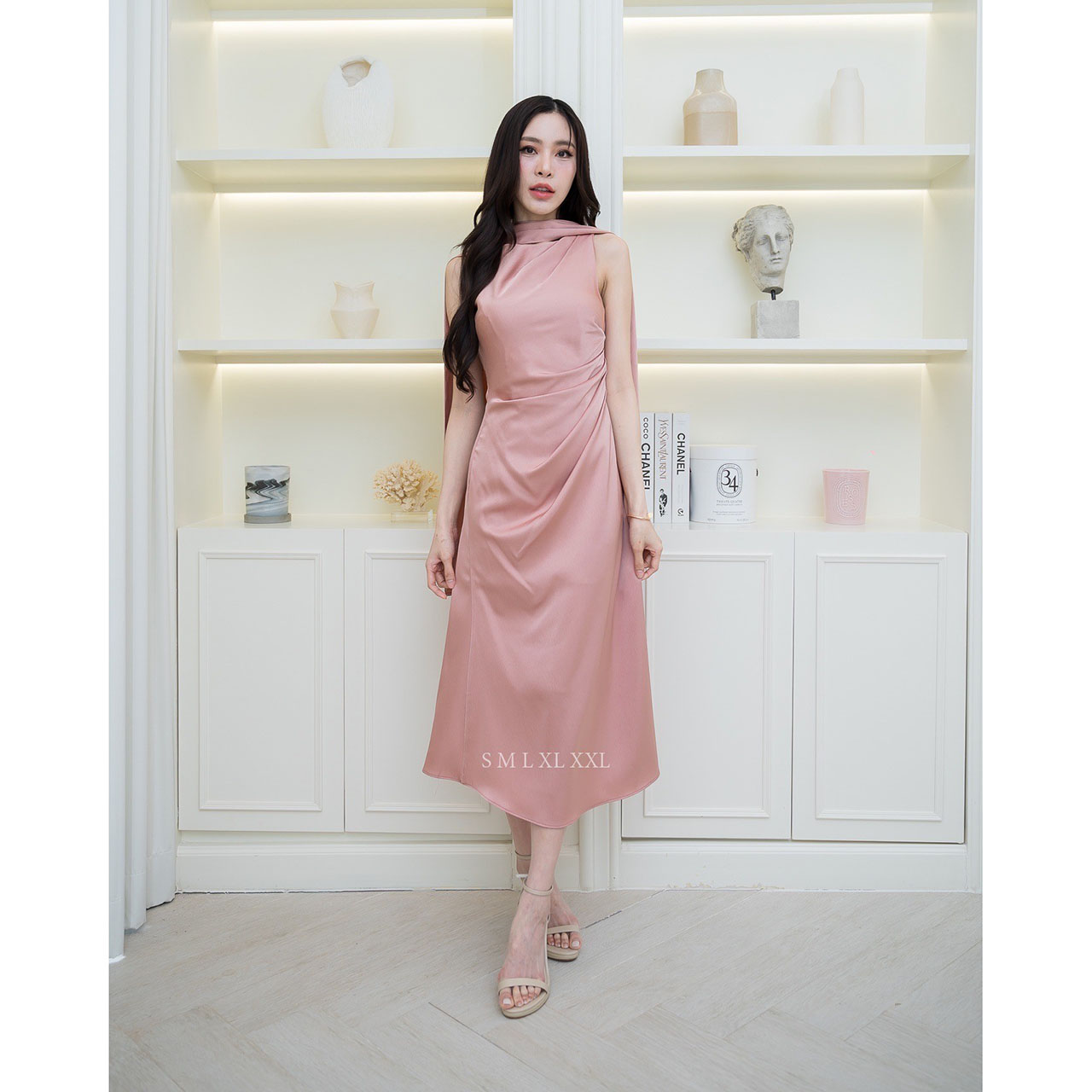 kudapy เดรสยาวแขนกุด มาพร้อมผ้าคลุมไหล่สวยเก๋ ชุดไปงานแต่งงาน ชุดออกงาน ชุดเพื่อนเจ้าสาว ผ้าเครปซาติน