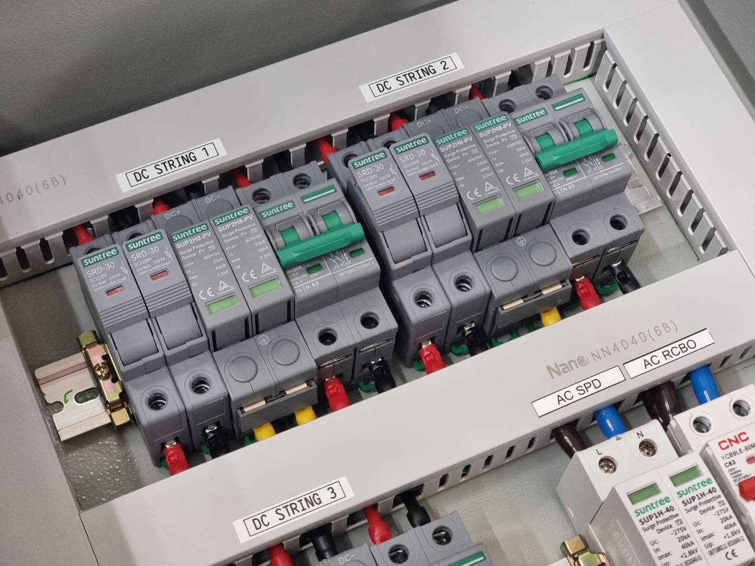 ตู้คอมบายเนอร์ สำหรับระบบโซล่าเซลล์ AC-DC combiner box 3string ขนาด 10-20kw 1phase ongrid system