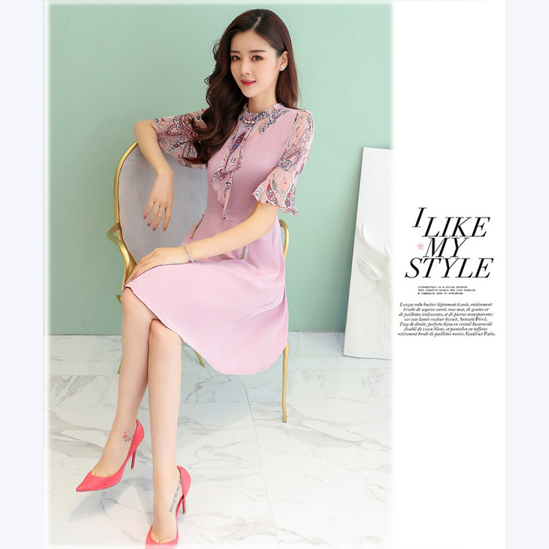 kudapy เดรสสั้นสีชมพู ผ้าคอตตอนผสม คอเสื้อและแขนเสื้อเป็นผ้าชีฟองพิมพ์ลายตามแบบ