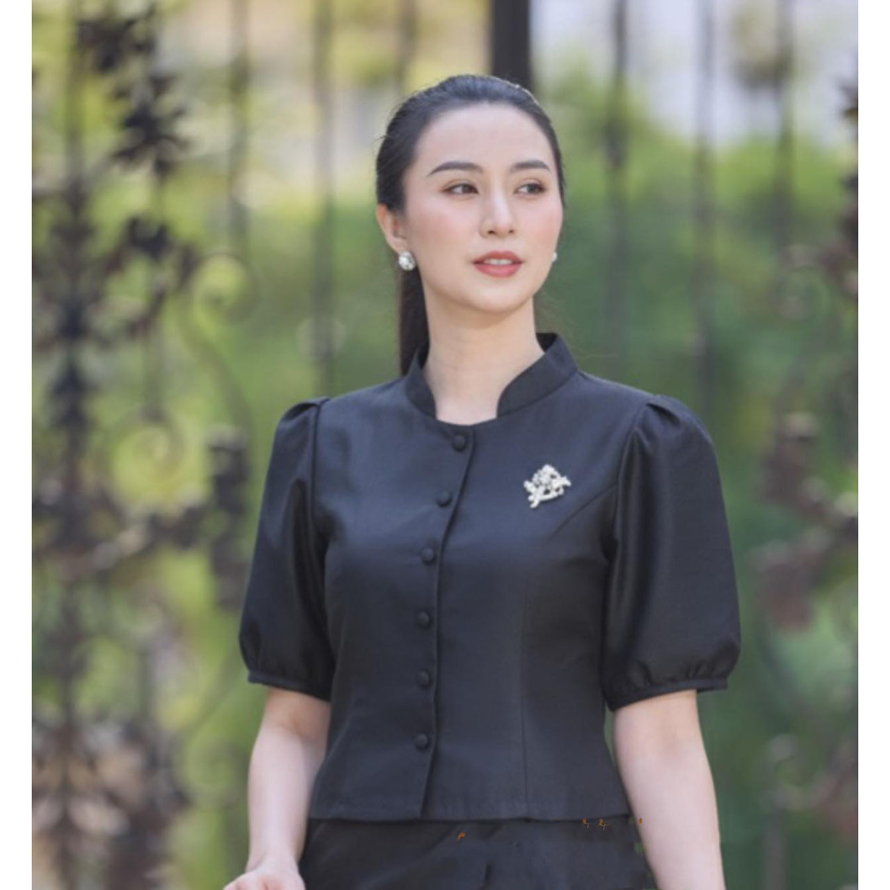 kudapy ชุดเซ็ทผ้าไหมจิตรลดาสีดำ ดีเทลแขนพองเล็กน้อยเพิ่มความอ่อนหวาน ผ้าไหม 4 เส้น