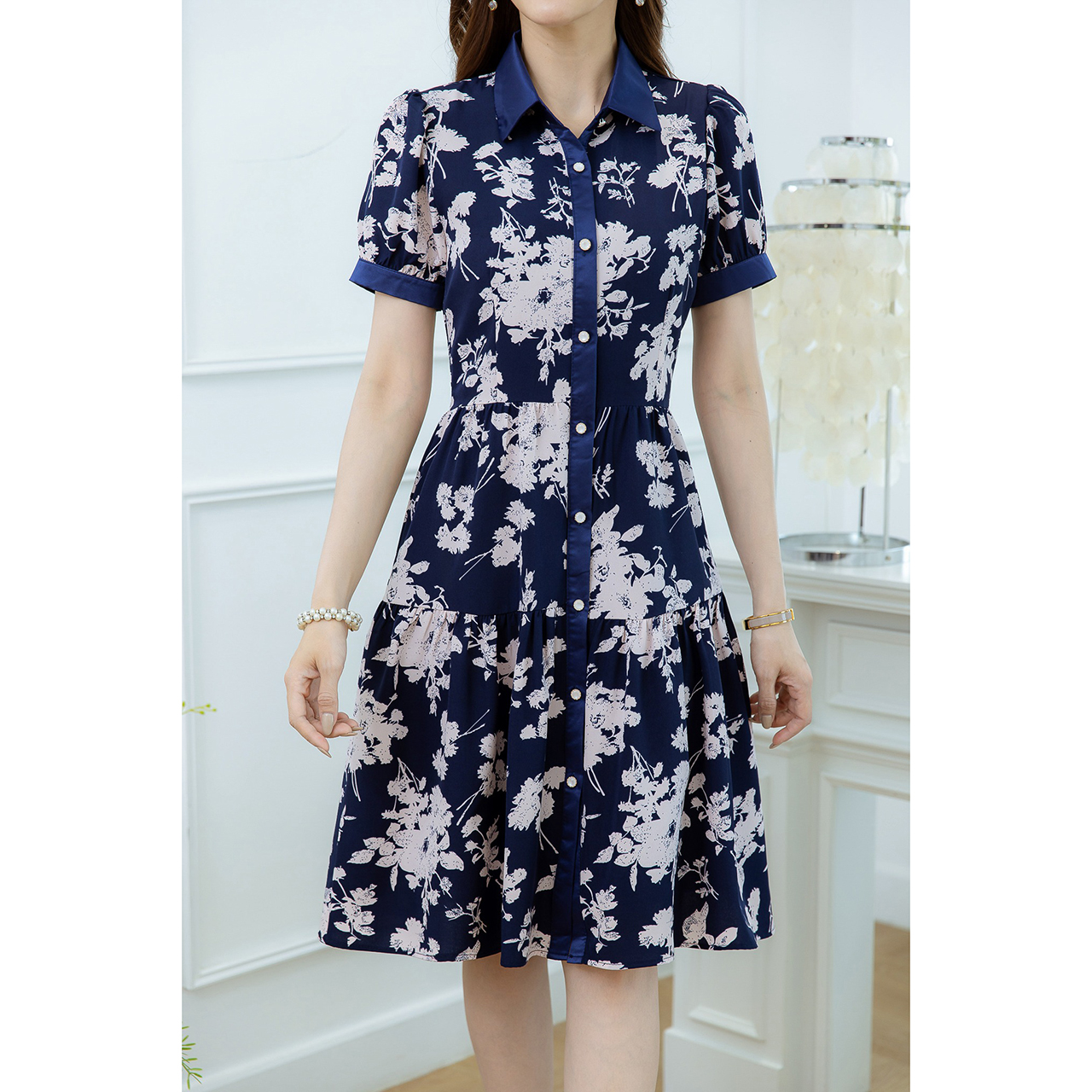 kudapy เดรสคอปกกระดุมหน้า ผ้าลายดอกสวยเด่น แพทเทิร์นสวยเก๋ ใส่ง่ายๆ เป็นชุดเปิดกระดุมด้านหน้า