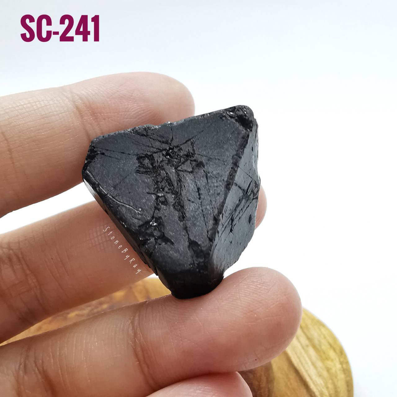 นิลก้อนธรรมชาติ (Black Spinel)