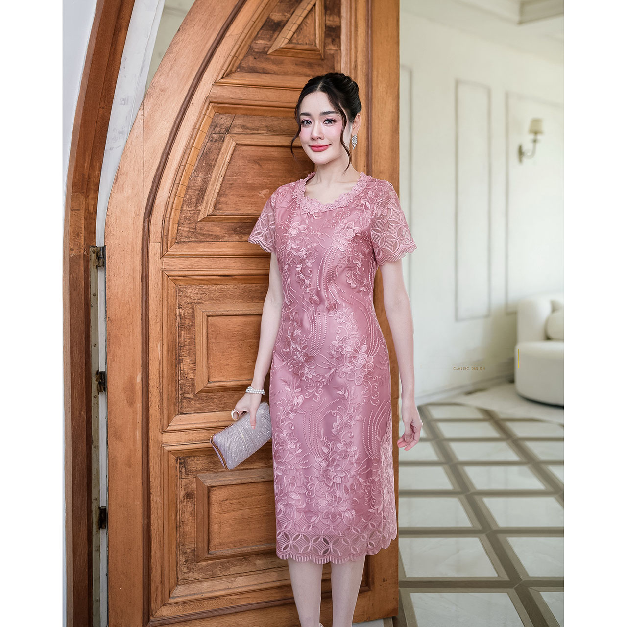 kudapy เดรสสั้นสีแดงเลือดนก/สีชมพูกะปิ ลูกไม้ตาข่ายปักดอกไม้ ลายช่วงเชิงลูกไม้สวย เนื้อผ้าเกรดสวยปักลายดอกหวานละมุน