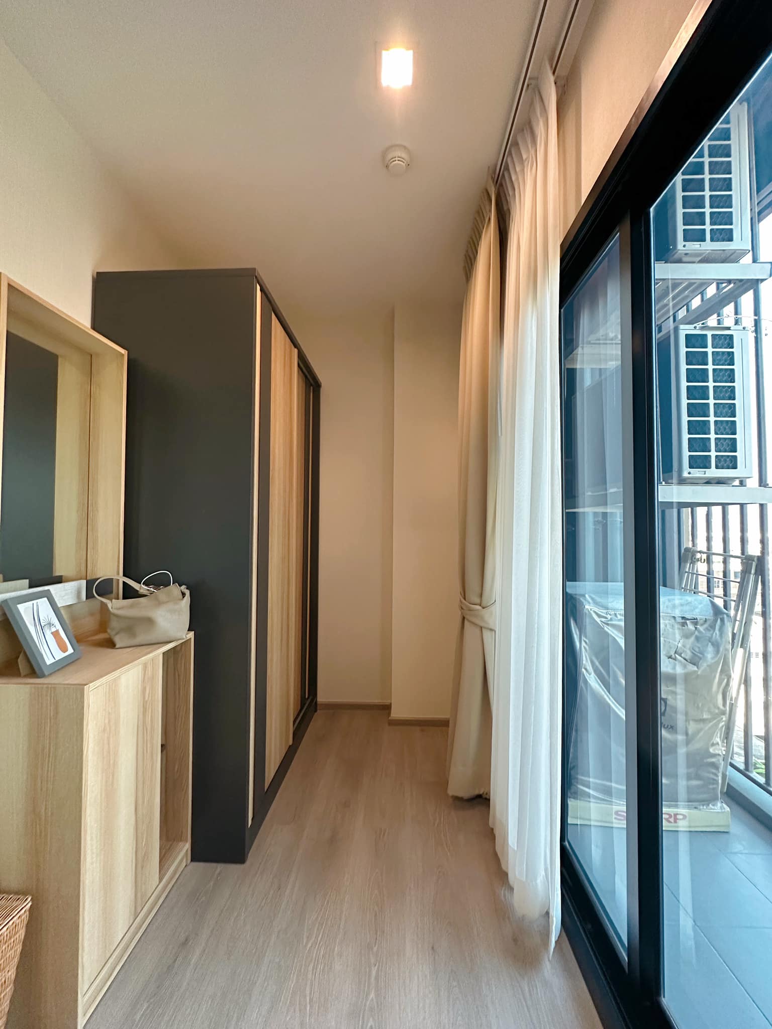 ให้เช่าคอนโด The Base Phetkasem (เดอะ เบส เพชรเกษม) - ตกแต่งเฟอร์ครบน่าอยู่มีเครื่องซักผ้า - การเดินทาง: ใกล้รถไฟฟ้า MRT เพชรเกษม 48