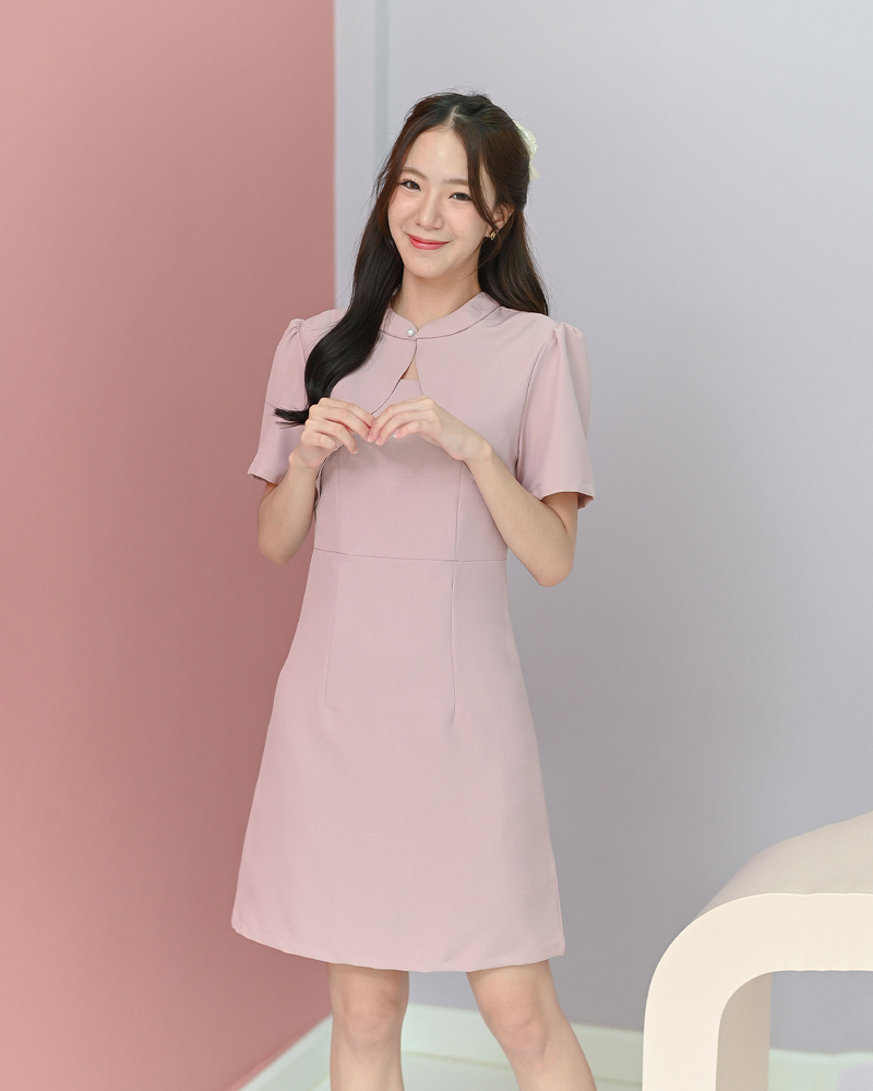 kudapy เดรสทรงเอแขนสั้น ดีไซน์เย็บติดเสื้อคลุม คอกระดุมมุก รูดไหล่แขนพองน่ารัก