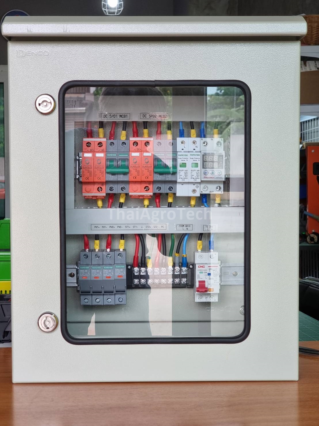 ตู้คอมบายเนอร์ OnGrid AC-DC Combiner box 2String สำหรับระบบออนกริดขนาด 5Kw-8Kw1Phase พิเศษ กันย้อน Huawie หรือ Voltage Surge Protector Relay