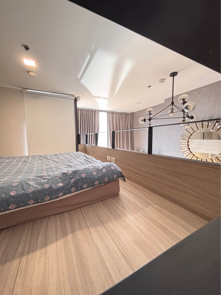 ปล่อยเช่าคอนโด Chewathai Residence Asoke (ชีวาทัย เรสซิเดนซ์ อโศก) - โซนพื้นที่ MRT พระราม 9 - ห้องมุม Duplex 2 ชั้น 1ห้องนอน 1ห้องน้ำ 1ห้องนั่งเล่น - ขนาดห้อง 34.5 ตรม.ไม่รวมชั้นบน ชั้น 12A