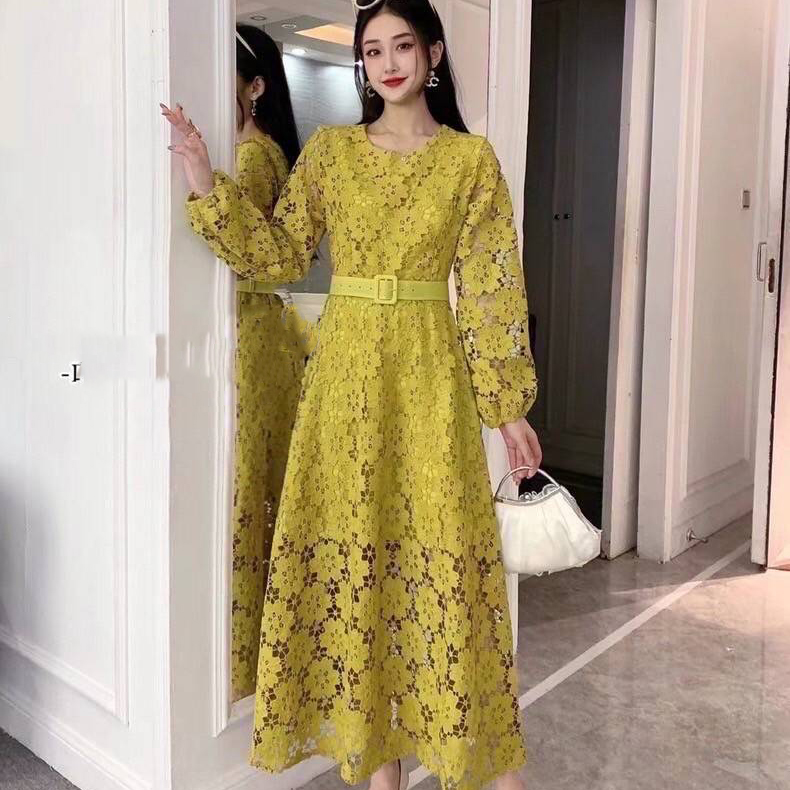 kudapy เดรสลูกไม้แขนยาว+เข็มขัด สีกรมท่า สีขาว สีเหลือง สีชมพู เดรสลายดอกไม้ลายชัดแน่นสวย ซิปยาวซ่อนด้านหลัง