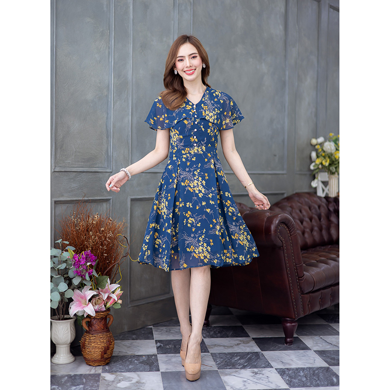 kudapy เดรสสั้นสีขาว/สีกรม ผ้าชีฟองลายดอกสวยสดใส เป็นแขนระบาย กระโปรงจับจีบ ช่วงอกมีดีเทลแต่งกระดุม สวยพริ้ว