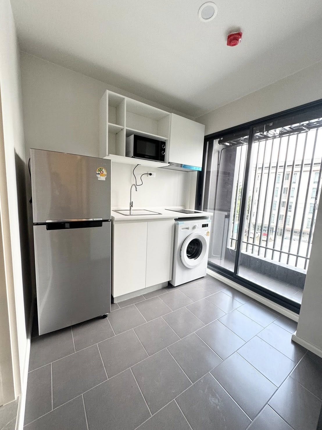 คอนโด Blue Sukhumvit 105 (บลู สุขุมวิท 105) Low Rise โซนพื้นที่ BTSแบริ่ง MRTศรีลาซาล ให้เช่าห้องแบบ 1ห้องนอน 1ห้องน้ำ ขนาดห้อง 25 ตรม. ชั้น 4 ตึก B