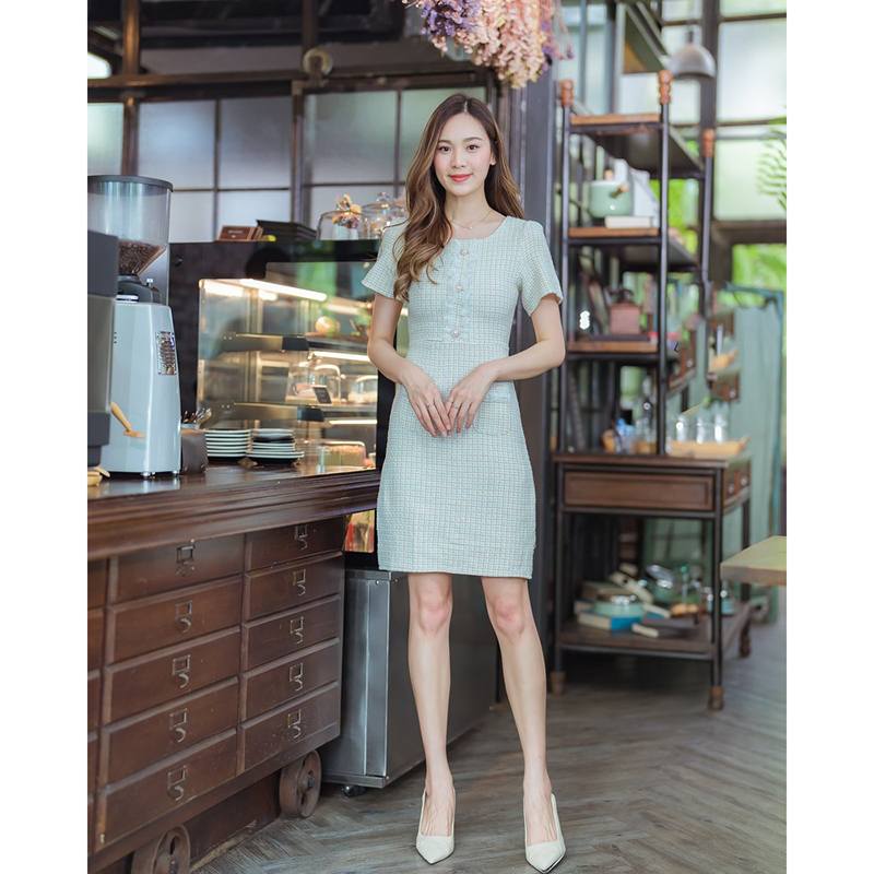 kudapy เดรสสั้นสีชมพู/สีเขียว/สีฟ้า ผ้าทอแต่งกระดุมมุก