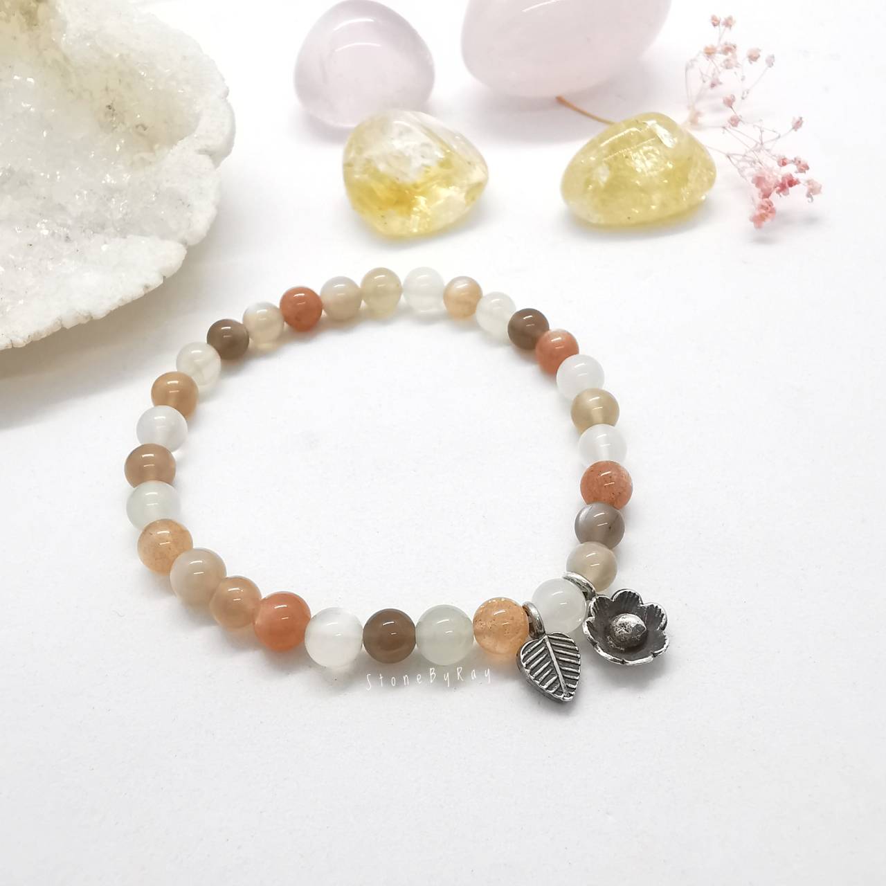 สร้อยข้อมือหินมัลติมูนสโตนร้อยกับจี้เงินแท้ Multi Moonstone