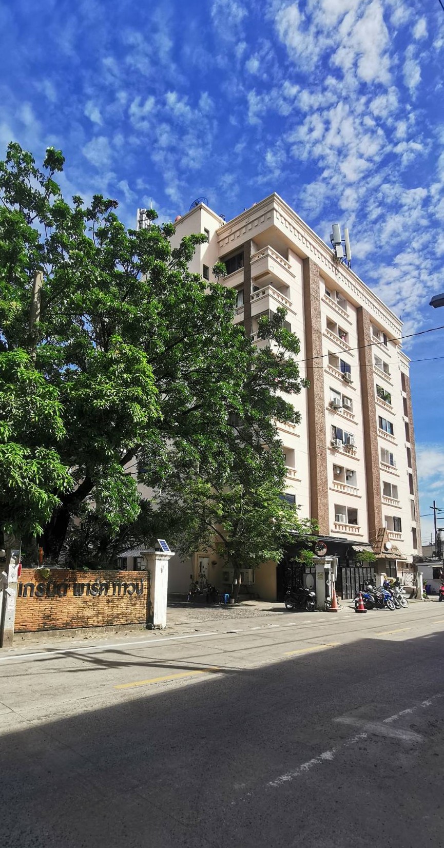 คอนโด Grand Park Town (แกรนด์ พาร์ค ทาวน์) Low Rise โซนพื้นที่ ซอยสหการประมูล MRT ศูนย์วัฒธรรม ห้วยขวาง 2.5 km ให้เช่าห้องแบบ Studio 1ห้องน้ำ 1ครัวปิด ขนาดห้อง 32 ตรม. ชั้น 5