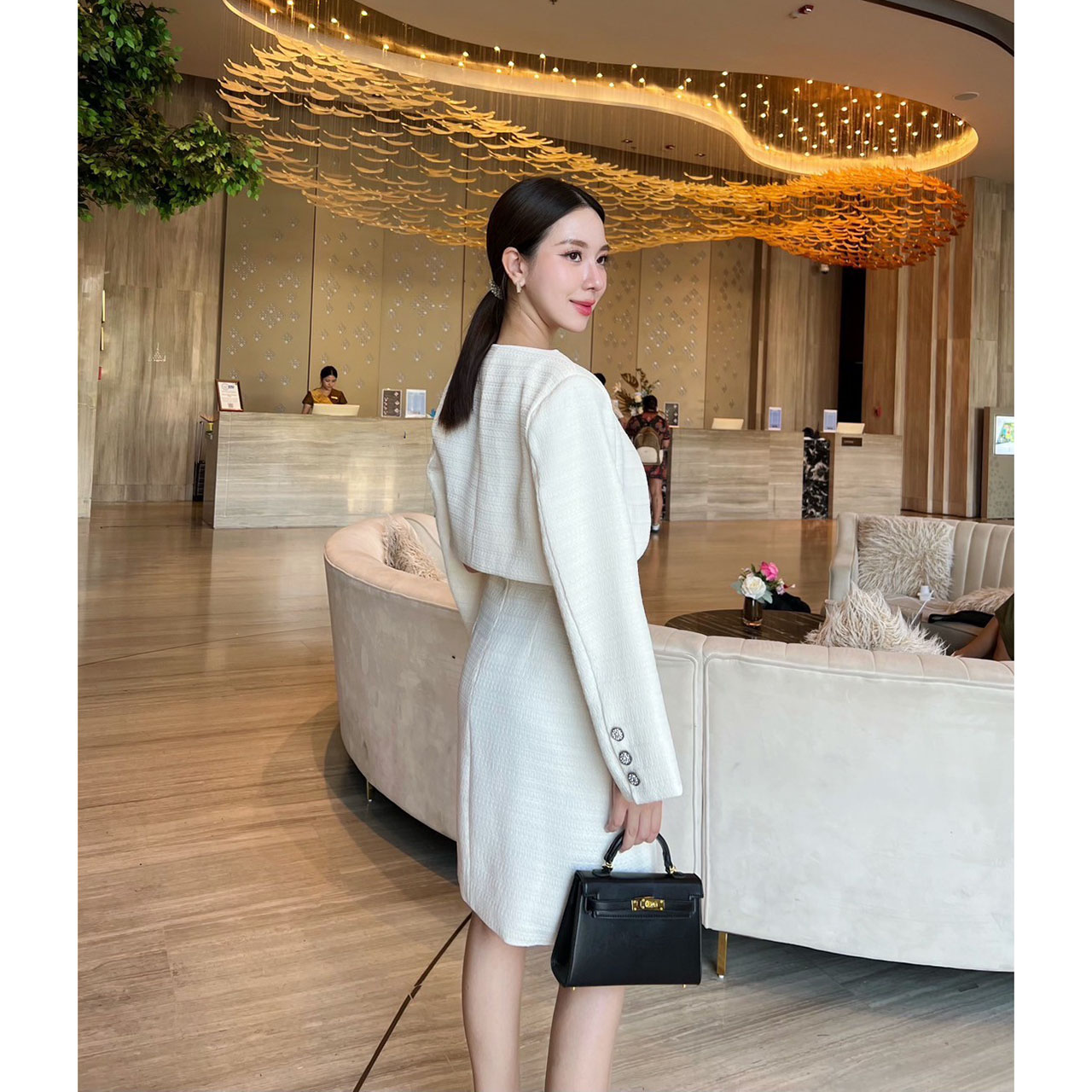 kudapy เซ็ทเดรสทวิต+เสื้อครอป เดรสทวิตสีขาวทรงเข้ารูป ปหลัง มีซับในอย่างดี มาพร้อมกับเสื้อครอป ใช้ผ้าเดียวกับเดรส