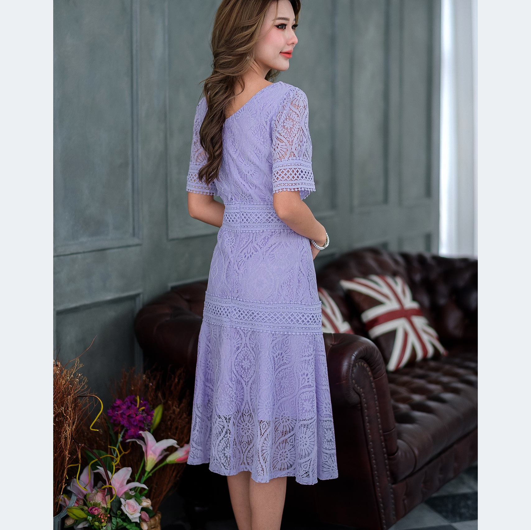 kudapy เดรสลูกไม้เนื้อนิ่มแขนสั้นคอเหลี่ยมสีขาว/สีม่วง ลายสวย ดีเทลแต่งลูกไม้คาดช่วงเอว และสะโพก ปลายแขนแต่งจั้มสวยหวานน่ารักมากๆค่ะ