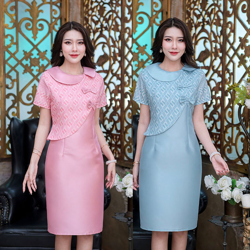 kudapy เดรสสั้นสีชมพู/สีฟ้า ผ้าไหมพิมพ์ลายไทยช่วงตัวเสื้อ ใช้ผ้า 2 ชนิดนะคะ ดีไซน์สวยหวานน่ารัก เป็นคอบัวสไตล์เสื้อคลุมด้านนอกเป็นงานเดรสชิ้นเดียว