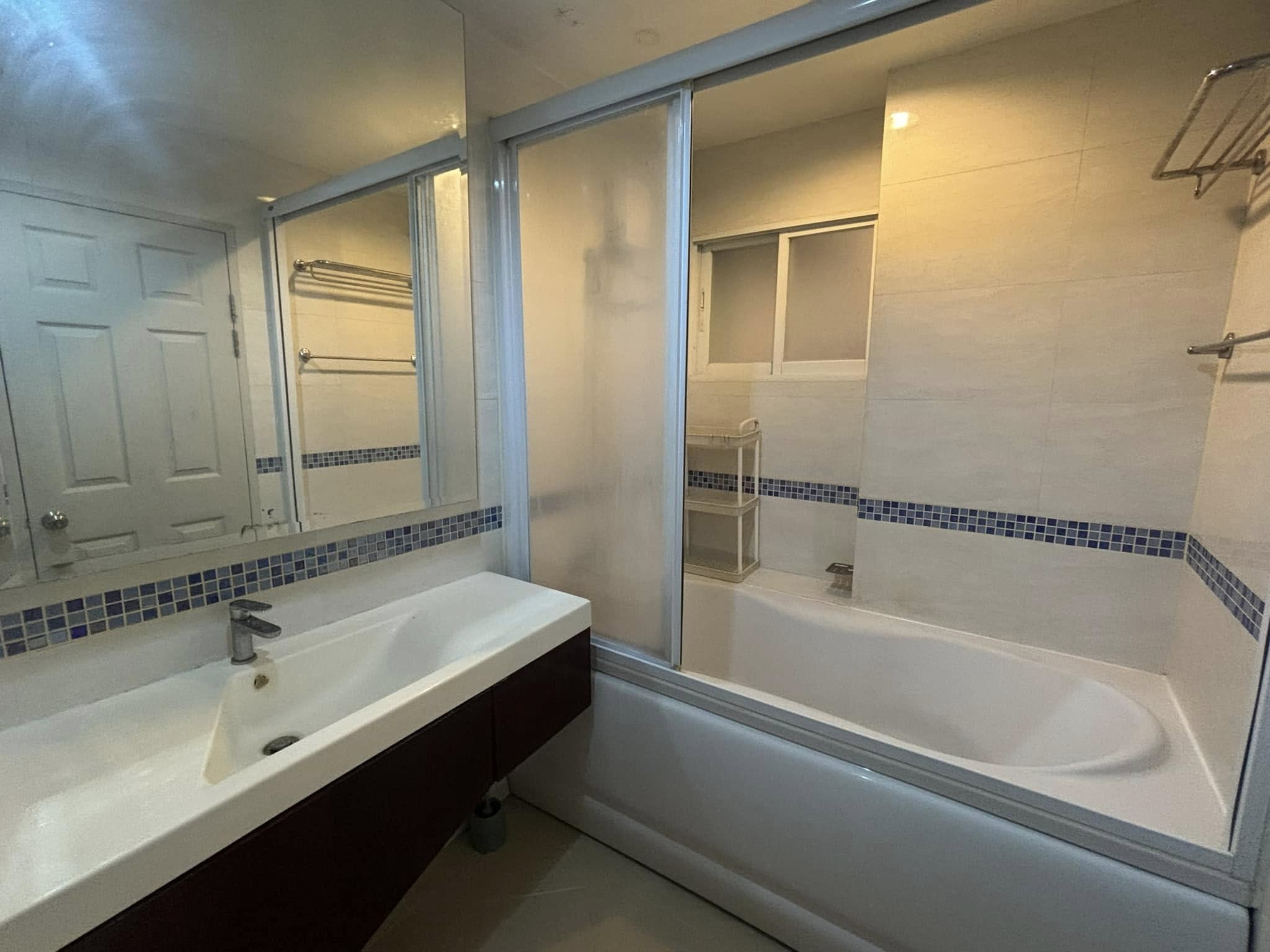 ปล่อยเช่า Life @ Ratchada - Suthisan (ไลฟ์ แอท รัชดา - สุทธิสาร) - โซนพื้นที่ MRT สุทธิสาร 1ห้องนอน 1ห้องน้ำ - ขนาดห้อง 45 ตรม. ชั้น 12 - ให้เช่า 17,000 ต่อเดือน