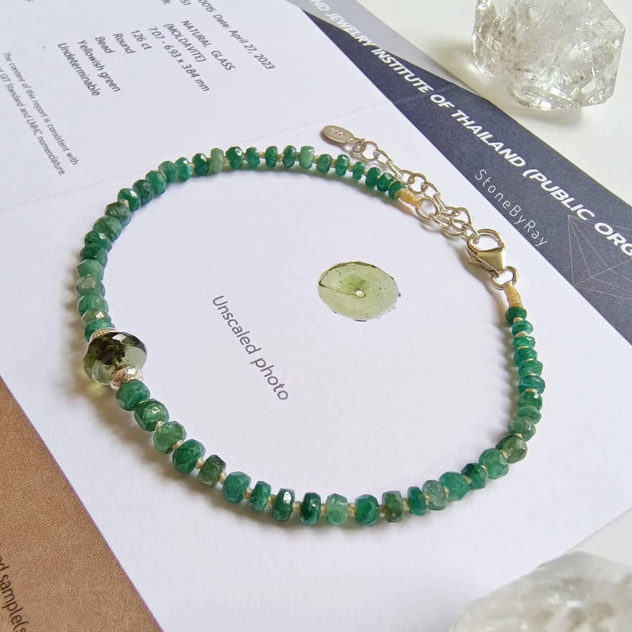 สร้อยข้อมือเงินสะเก็ดดาวโมดาไวต์กับมรกต Moldavite+Emerald