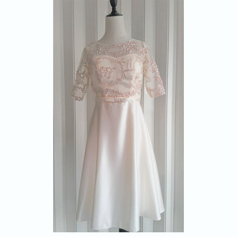 kudapy เดรสสั้นสีครีม ออกงาน เสื้อผ้าโปร่งตกแต่งริบบิ้นซาติน กระโปรงทรงสวิงผ้าซาติน แขนสั้น สวยหรู