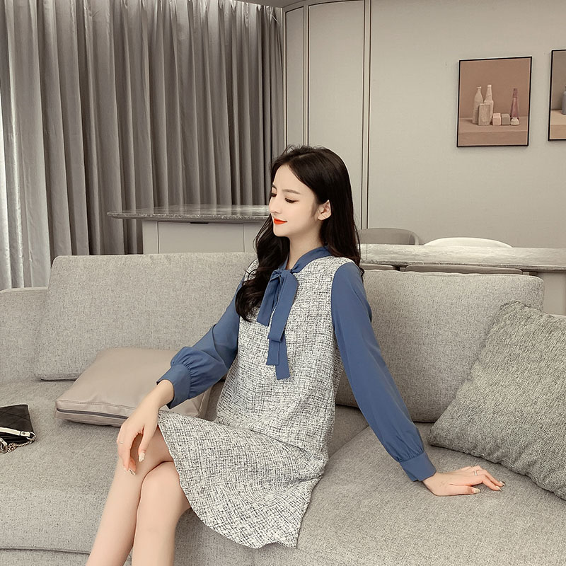 kudapy เดรสสั้นผ้าลายกระสอบสีเทาอ่อน แขนยาวและสายผูกคอโบว์ผ้าโพลีเอสเตอร์สีน้ำเงินอมเทา