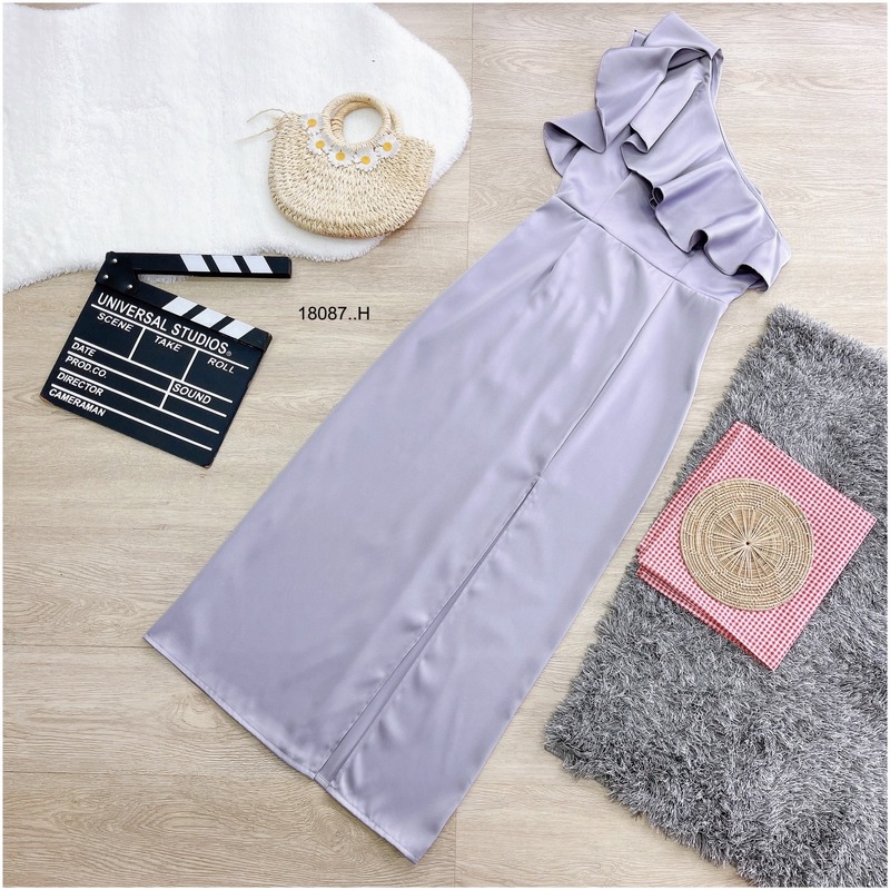 kudapy Maxi Dress แม็กซี่เดรสยาวสีกรม/สีชมพู/สีน้ำตาล/สีเทา/สีแดง ชุดออกงาน เดรสไหล่เบี่ยง ระบาย งานซิปหลัง ผ้าซาร่าเงา