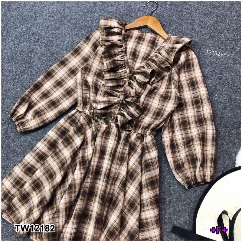 kudapy เดรสสั้นสีน้ำตาล แดง ดำ คอวีแขนยาว ผ้าทอลายสก็อต อกระบาย รอบเอวสม็อค