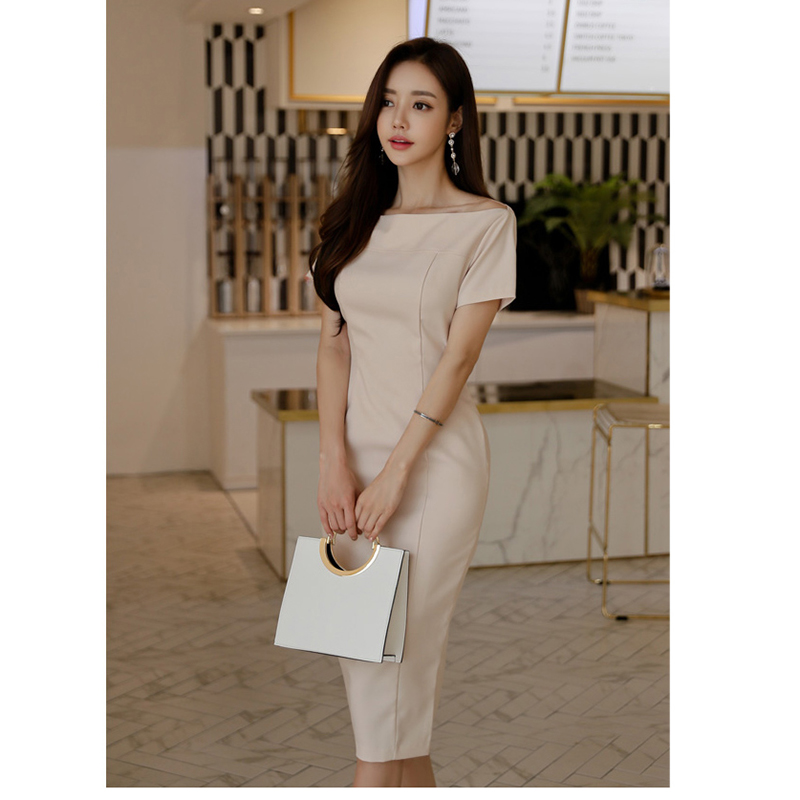 kudapy เดรสสั้นสีครีม ออกงานคอปาดแขนสั้น เข้ารูปทรงสวย มีซับในอย่างดี ผ้าฝ้ายผสมเนื้อดี กระโปรงทรงสอบผ่าหลัง เรียบหรูดูดี