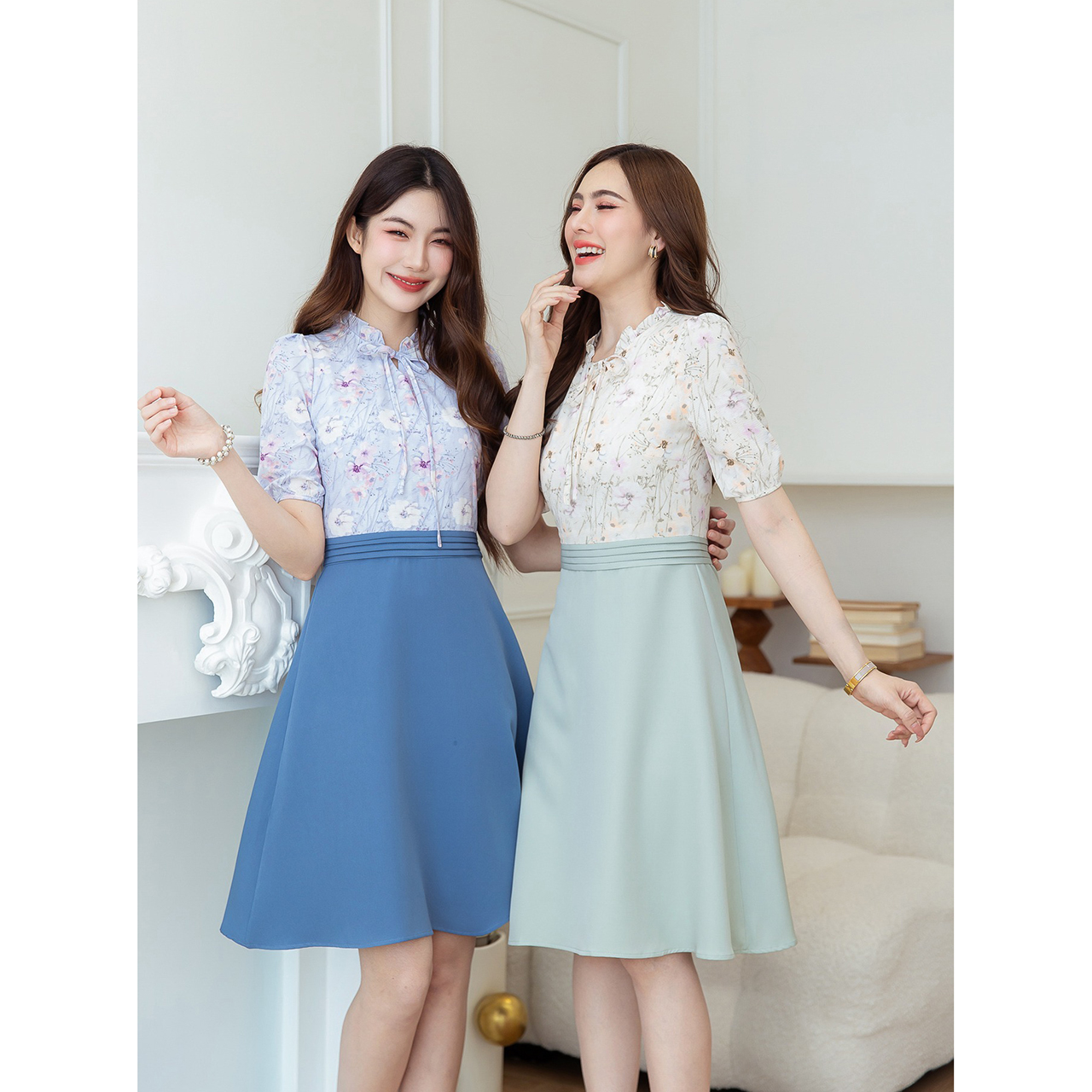 kudapy เดรสสั้นสีเขียวพาสเทล/สีฟ้าคราม ลายดอกสวยละมุน กระโปรงผ้าพื้น สวยลงตัว มีดีเทลจีบและผูกโบว์ช่วงคอ