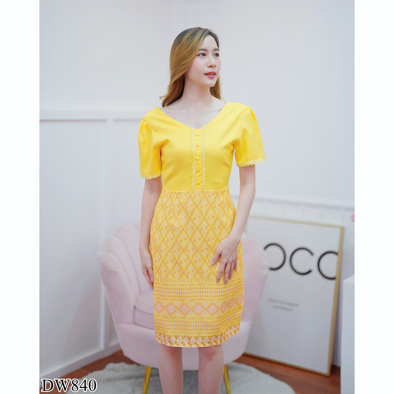 kudapy เดรสสั้นสีชมพู/สีเหลือง/สีเทา แต่งลูกไม้กระโปรงลายไทย