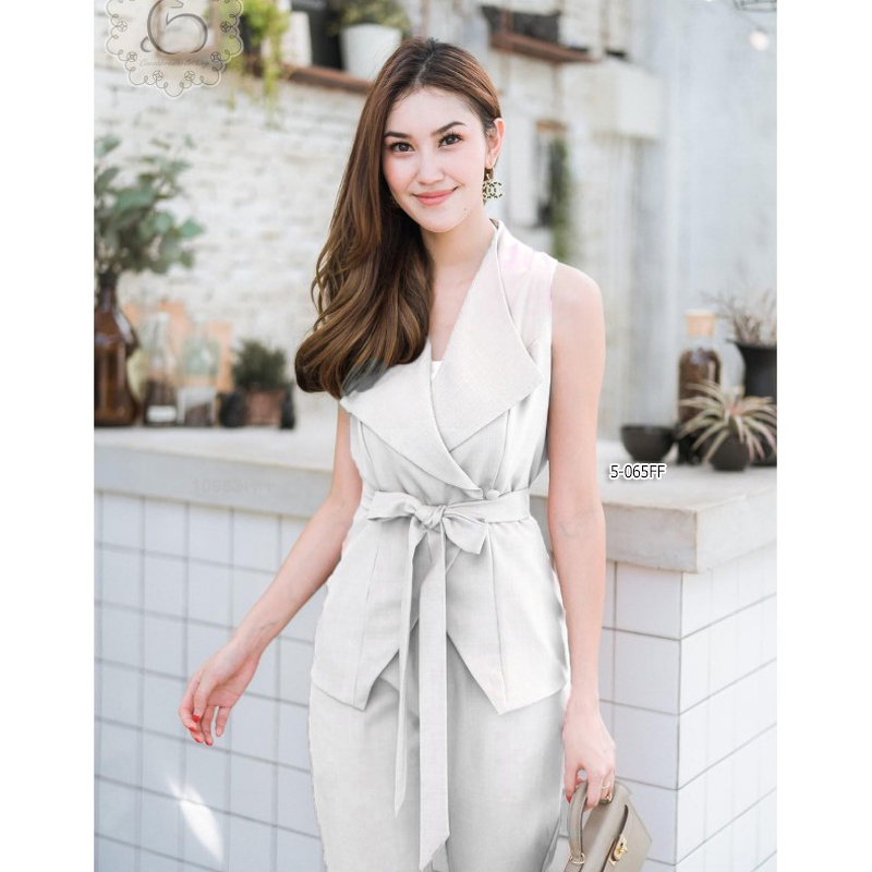 kudapy เสื้อ+กางเกงขายาว เสื้อคอปกสูทสีเทา สีเหลือง ผ่าติดกระดุม 2 เม็ด แกะออกได้ + กางเกงขายาว เอวสม็อคหลัง ตีเกล็ดด้านหน้าทรงสวย