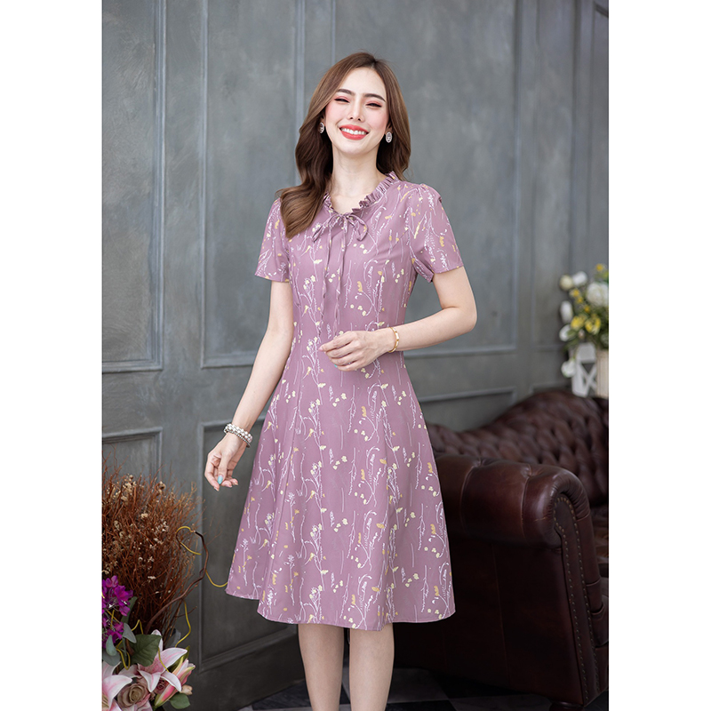 kudapy เดรสสั้นสีครีม/สีกะปิ พิมพ์ลายดอก ทรงสวยใส่ได้ทุกวัน เนื้อสัมผัสผ้าดีมากนุ่มลื่น ดีเทลจับจับช่วงคอผูกโบว์